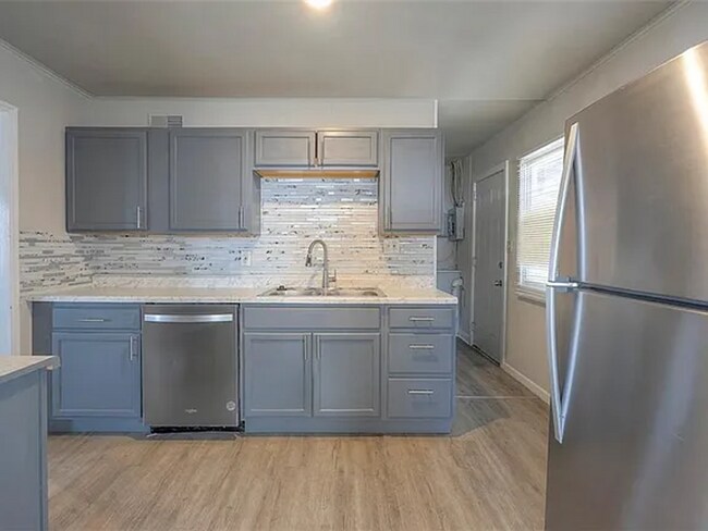 Building Photo - Updated 3 Bedroom Ranch