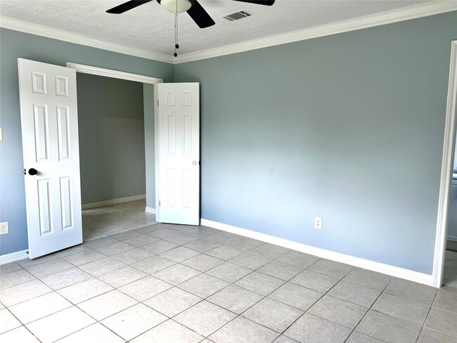 Building Photo - 718 Blue Rock Ct