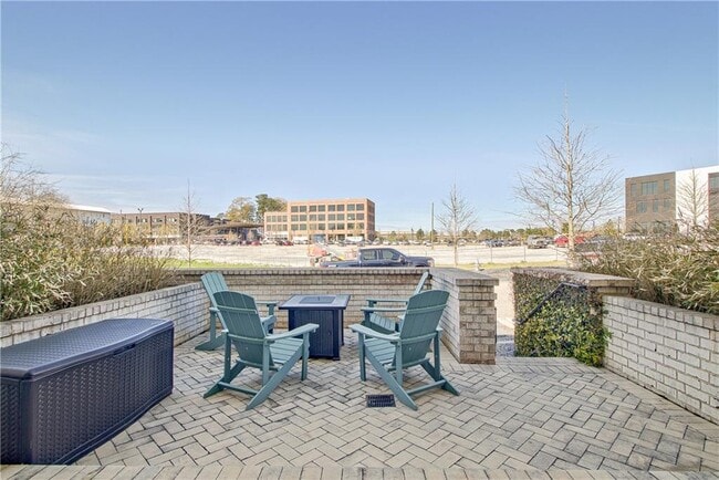 Building Photo - 580 Heatherden Ave