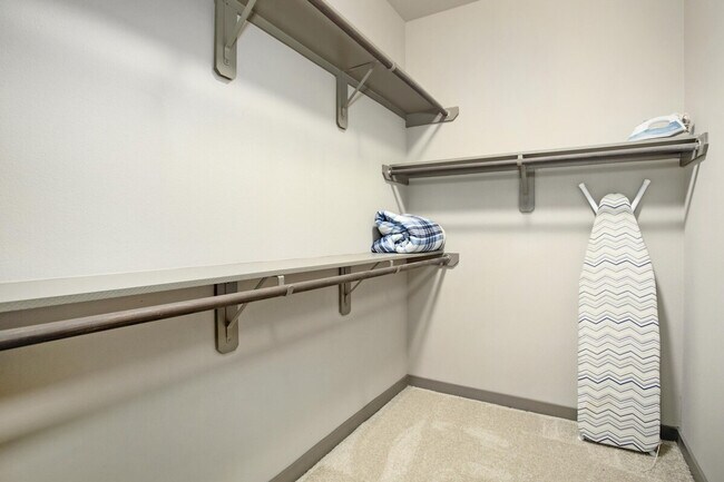 Building Photo - 1905 Canterbury St