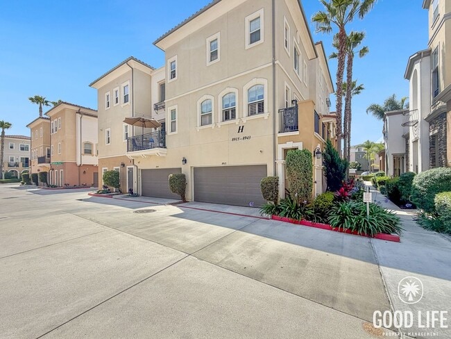 Building Photo - Beautiful 2BD/2.5 BA W/ A/C, Private Balcony, and Detached Garage in Kearny Mesa!