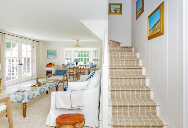 Building Photo - 156 Georgica Rd