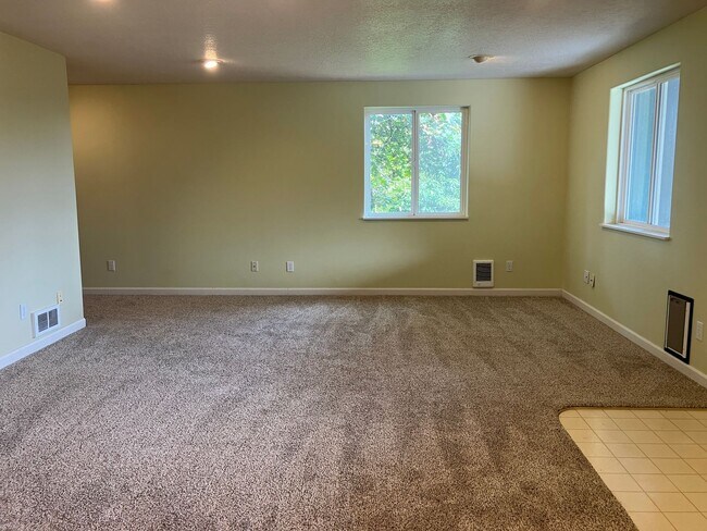 Building Photo - 3096 Deering Dr NW