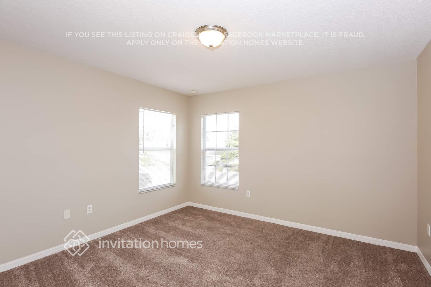 Building Photo - 2458 Hamlet Cir