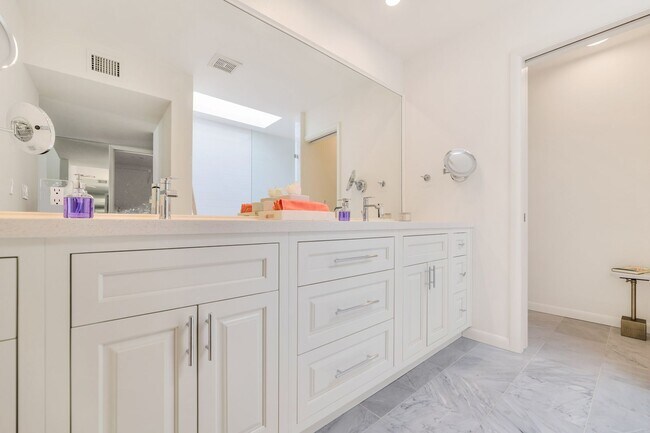 Building Photo - Rates Vary: $4,995 - $7,495