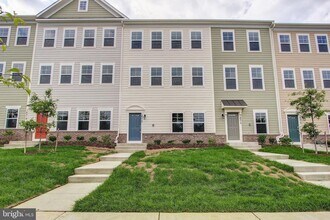 Building Photo - Beautiful Camden model in Travilah Station. Pristine condition!