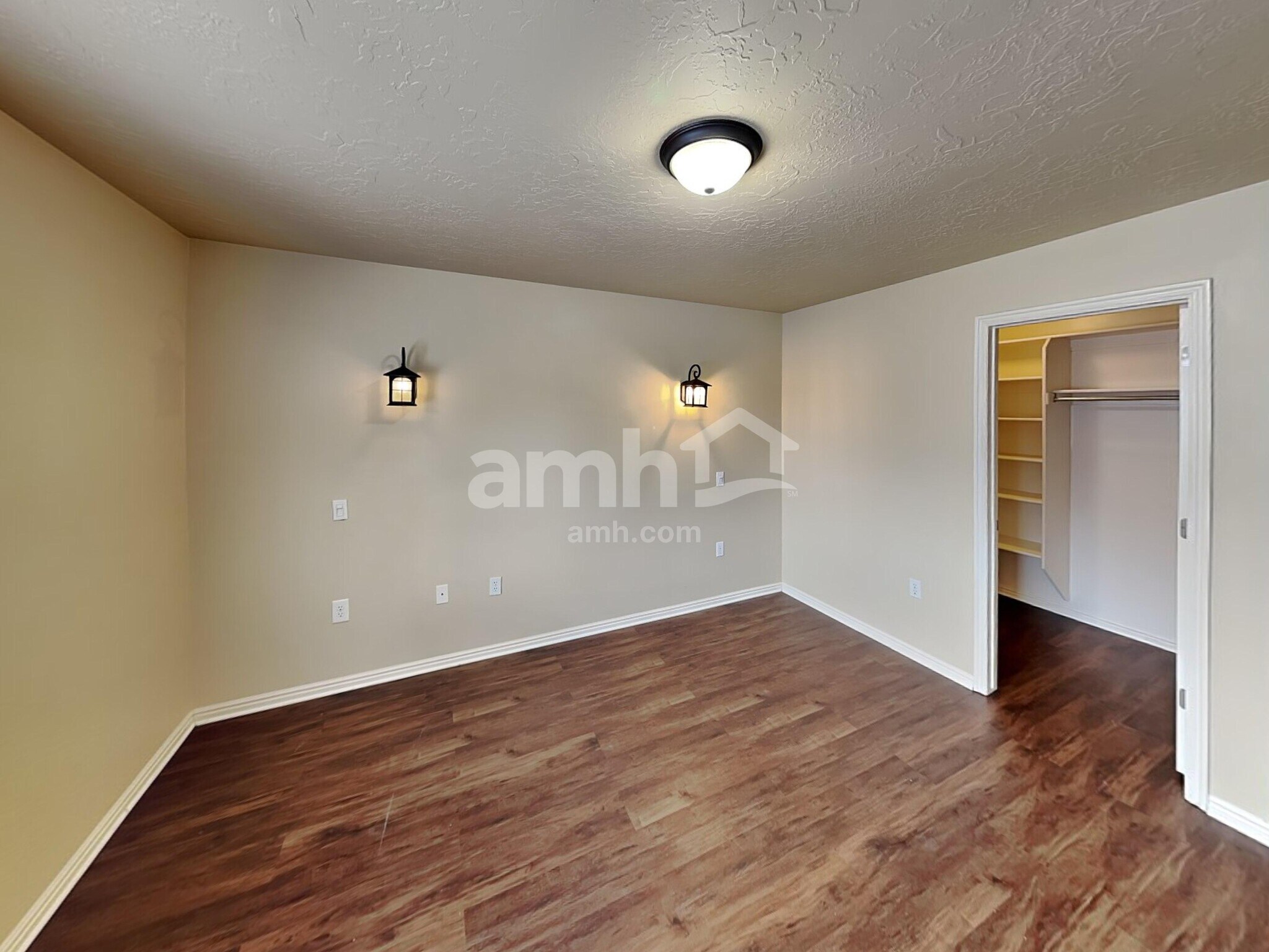 Building Photo - 143 N 700 W