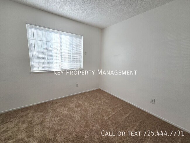 Building Photo - OPEN 3 BEDROOM/ 2 BATH CONDO