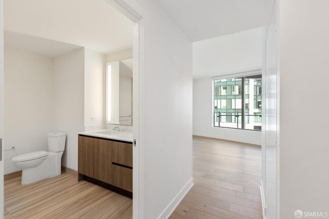 Building Photo - 338 Main St