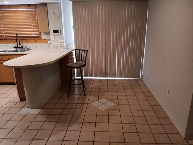 Building Photo - 3308 La Veta Dr