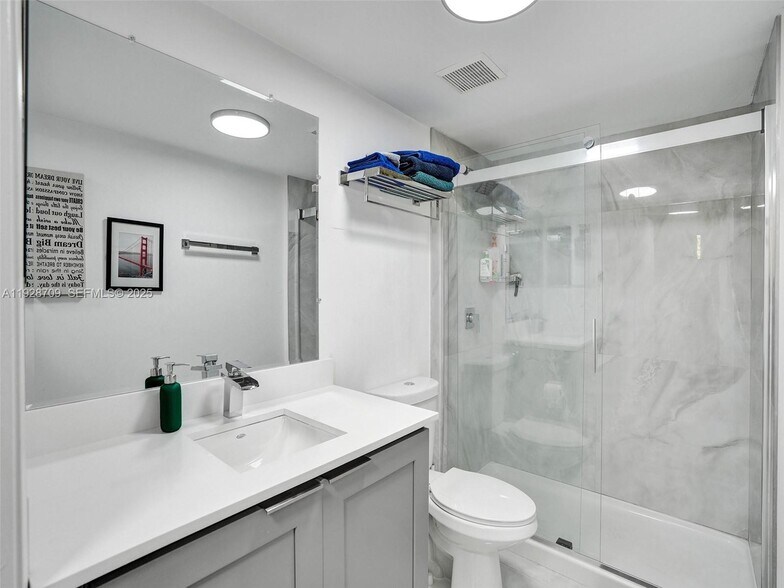 Building Photo - 9470 Tangerine Pl