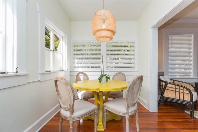 Building Photo - 917 E Broad St