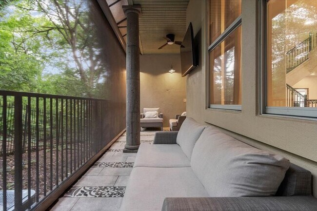 Building Photo - 1529 Barton Springs Rd