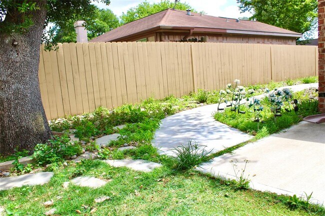 Building Photo - 22538 Market Square Ln