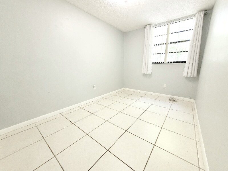 Building Photo - 3611 SW 117th Ave