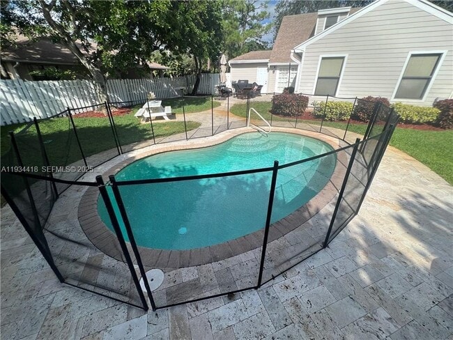 Building Photo - 5068 Beechwood Rd