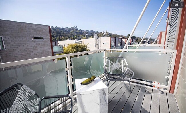 Building Photo - 3450 Cahuenga Blvd