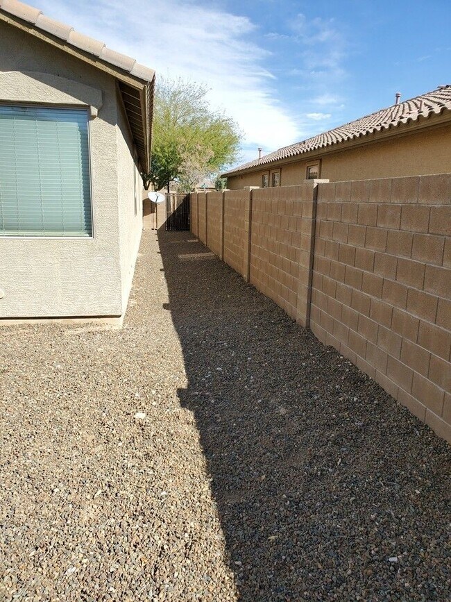 Building Photo - 18055 W Vogel Ave