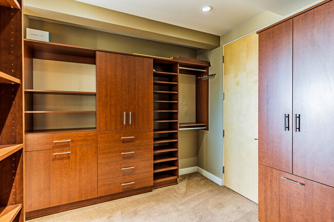 Primary Bedroom Walk-in Closet - 408 W Juniper St