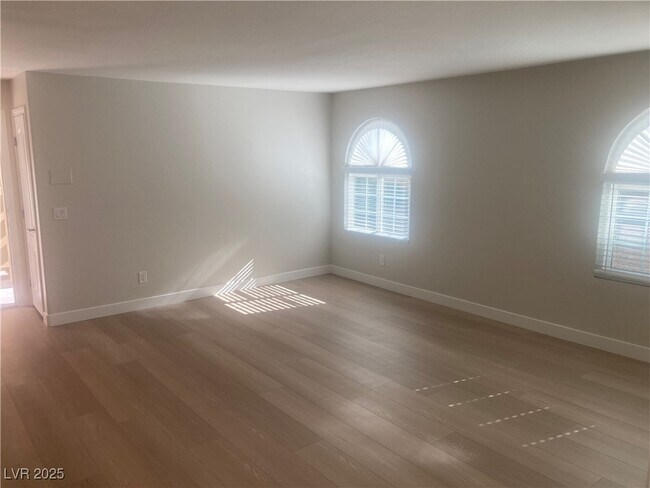 Building Photo - 3145 E Flamingo Rd