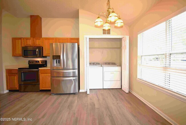 Building Photo - 9338 Prosperity Lake Dr
