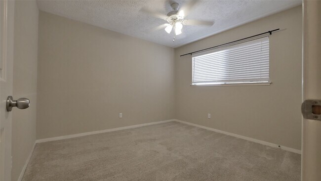 Building Photo - 21626 Park Tree Ln