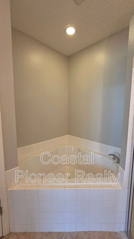 Building Photo - 30953 Water Lily Dr