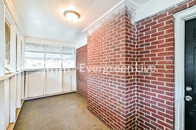 Building Photo - 6207 Moses St