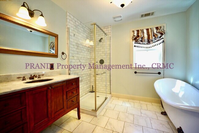 Building Photo - Gerstile Park Gem, With Upgraded Finishes ...