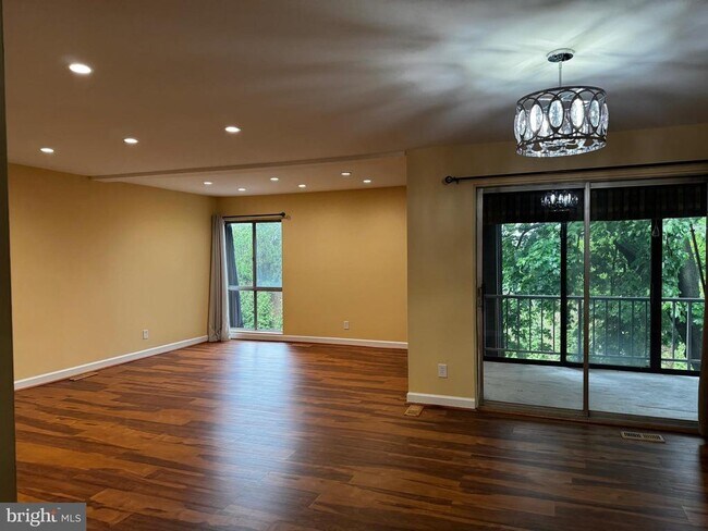 Building Photo - 12 Stonehenge Cir