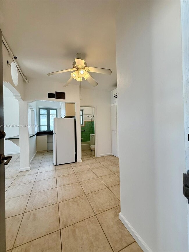 Building Photo - 901 Collins Ave