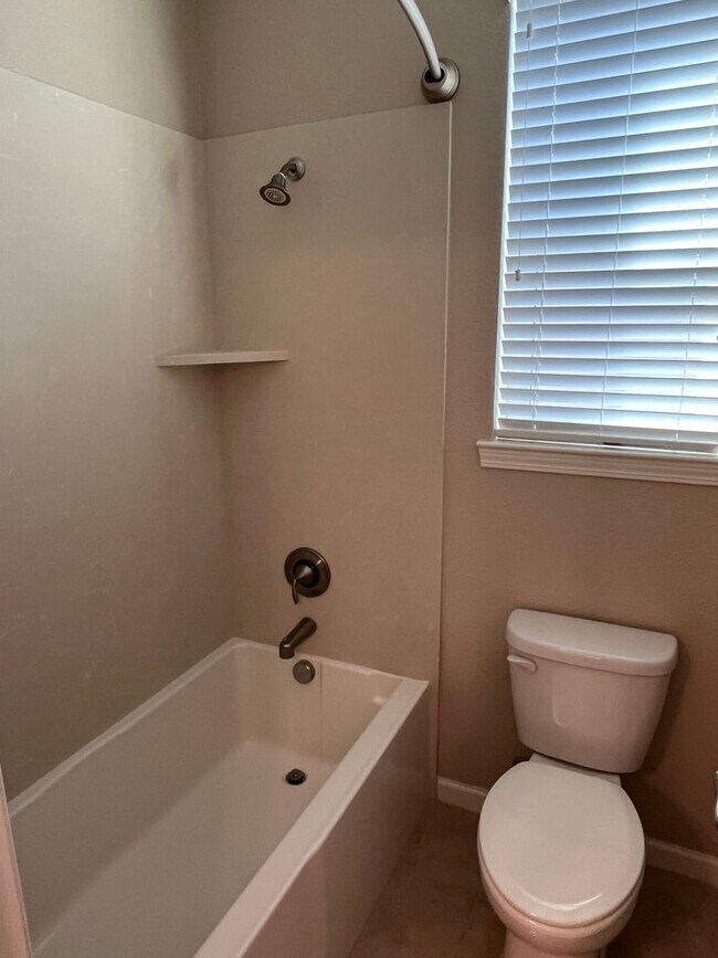 Building Photo - BEAUTIFUL HOME IN WEST ROSEVILLE!!