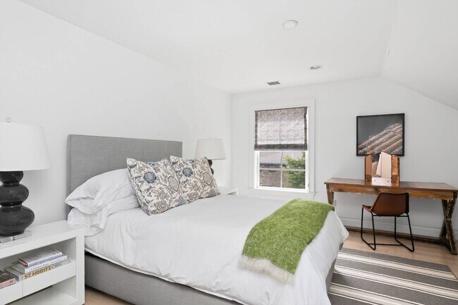 Building Photo - 50 Osborne Ln