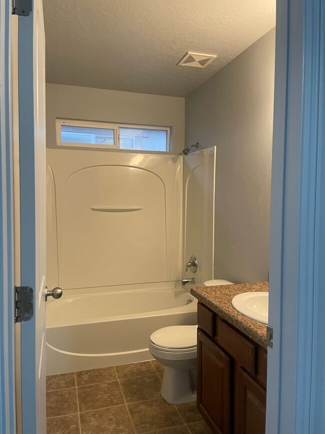 Building Photo - SMV-664 B