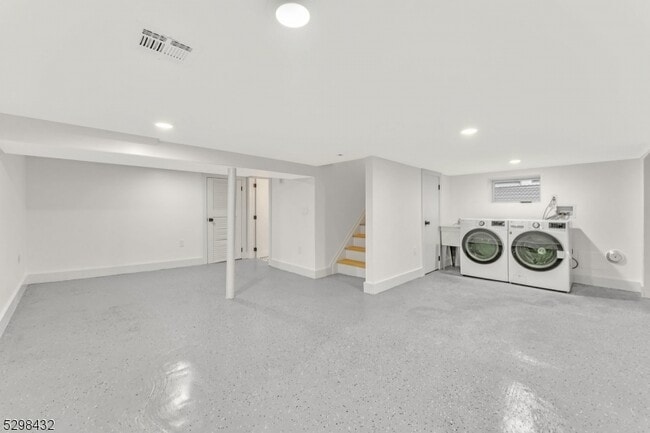 Building Photo - 317 Montclair Ave