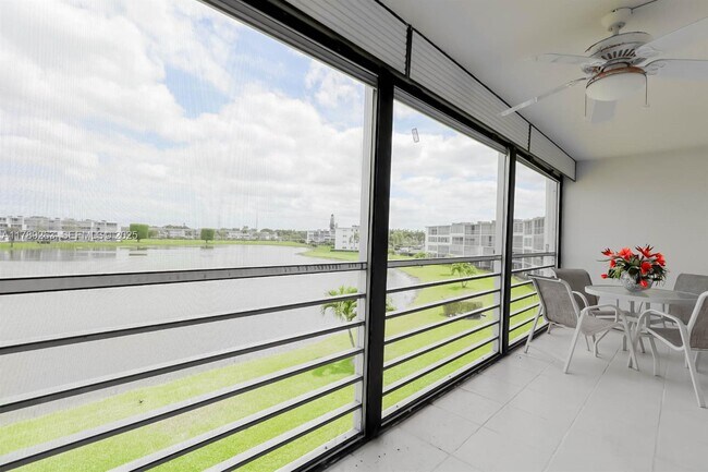 Building Photo - 3035 Exeter