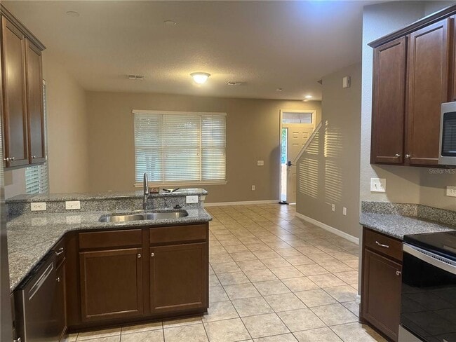 Building Photo - 12030 Silverlake Park Dr