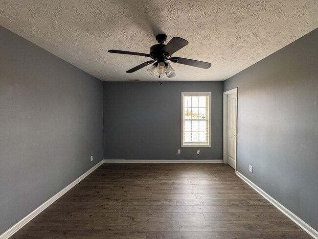 Building Photo - Charming 3 Bed 2 Bath Raeford Home with Fenced Backyard