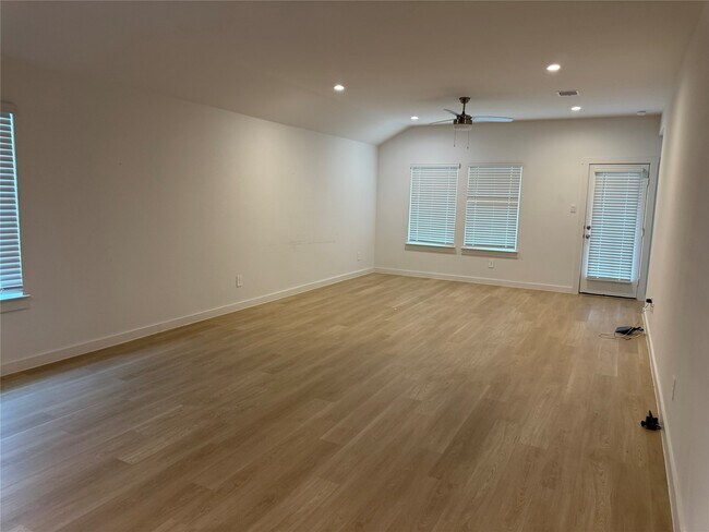 Building Photo - 1543 Merulana Lane