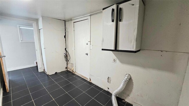 Building Photo - 3817 Key Pl