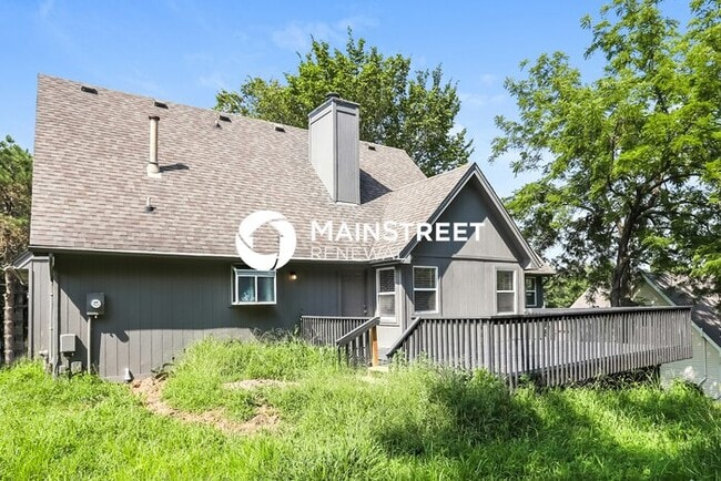 Building Photo - 4 Bedroom Pet-Friendly Home in LIBERTY, MO with Main Street Renewal