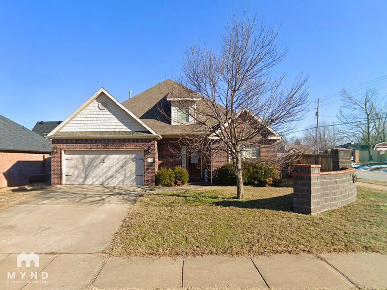 Primary Photo - 100 NE Chicory Ln