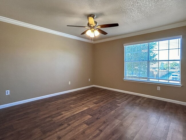 Building Photo - Spacious 4-Bedroom Home Near 1604 & Hwy 90