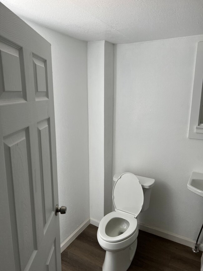 Building Photo - 3 Bedroom, 1 Bathroom Home