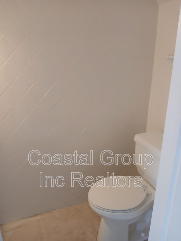 Building Photo - 2241 Sedgewick Dr