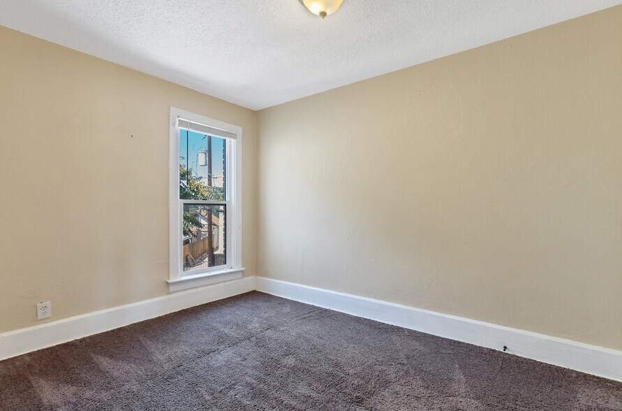 Bedroom - 2707 N Downing St