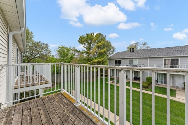 Building Photo - 485 Meadow Green Ln