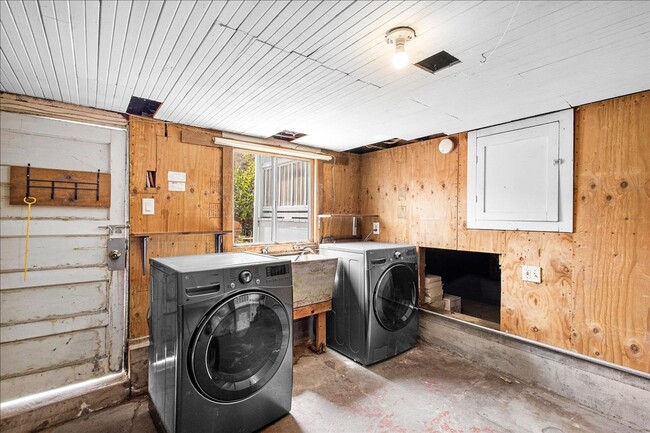 Building Photo - 3114 Madison St