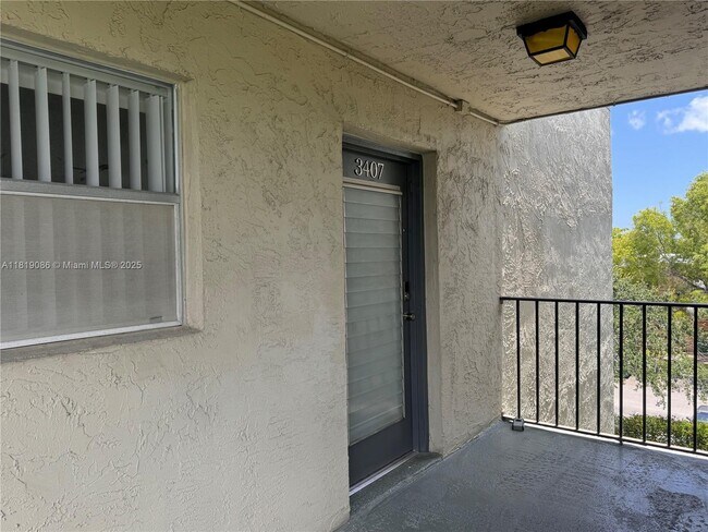 Building Photo - 1820 SW 81st Ave