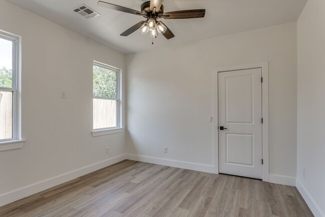 Building Photo - Warm, Modern & Welcoming — Beautiful 4 Bed, 3 Bath New Build